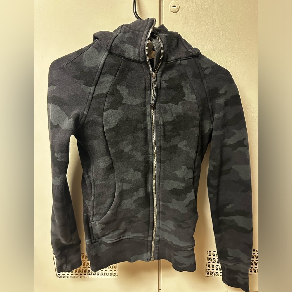 Lululemon scuba hoodie. Deep camo coal size 2